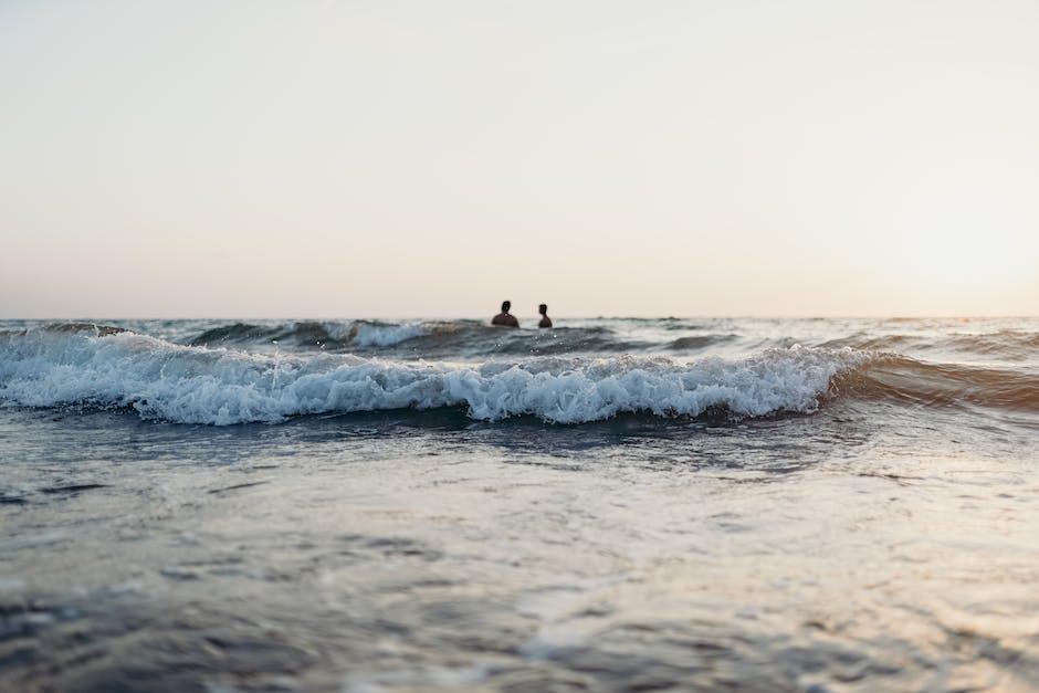 Wellen am Strand entstehen